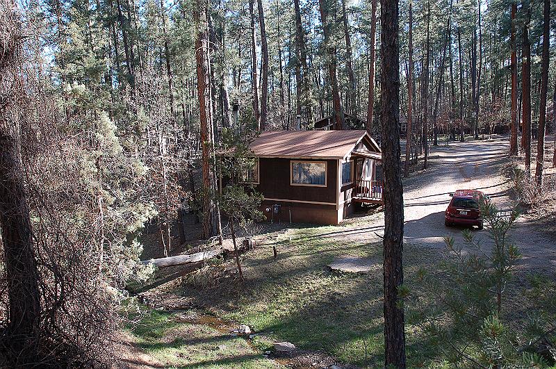 Another view of the cabin.JPG